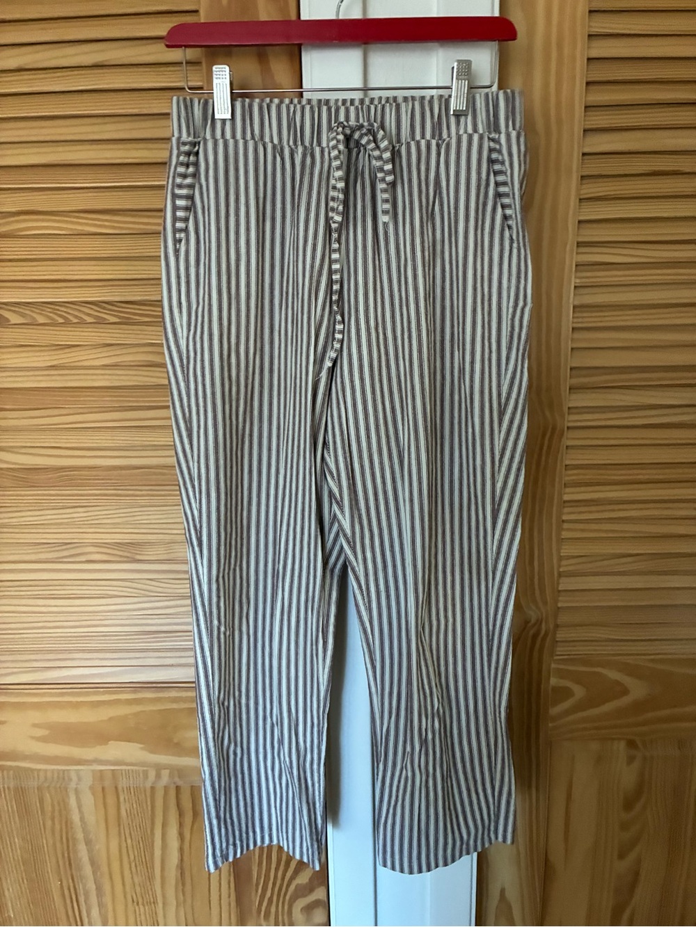 Women’s Striped Drawstring Joggers in Gray and White size large